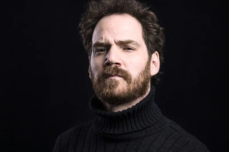 Victor Vidal - Trujillo, actor, marinero, retrato de estudio en tres cuartos